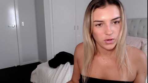 parisbabyxox free recording from 2024-10-10 03:30:00