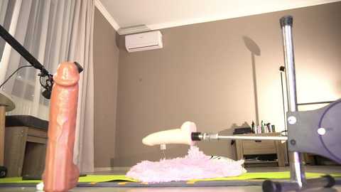 queenelia free recording from 