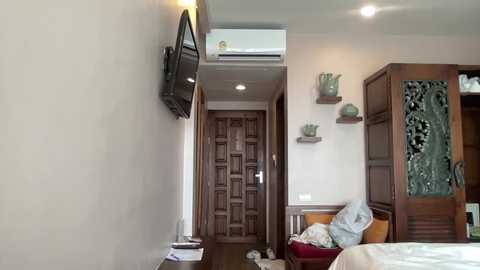 peachy_paige free recording from 2025-02-05 07:00:00