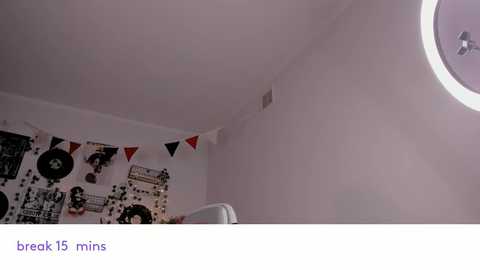 vivian_qwerty free recording from 2025-02-13 06:57:00