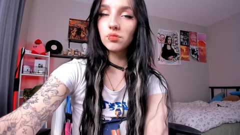 vivian_qwerty free recording from 2025-03-07 08:04:00