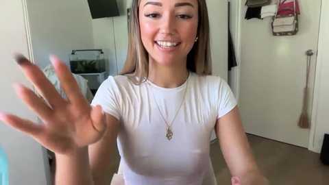 luvlivvyy free recording from 2025-04-15 06:24:00