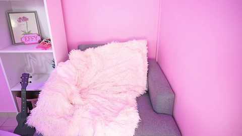 little_effy18_ free recording from 2025-04-22 01:17:00