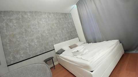 ehotlovea free recording from 2025-05-07 07:21:00