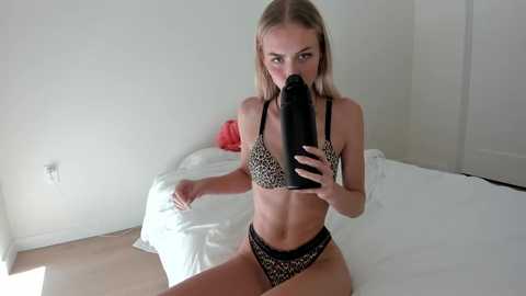 ariah_is_blonde free recording from 2025-05-08 22:10:00