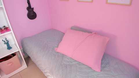 little_effy18_ free recording from 2025-05-23 20:02:00