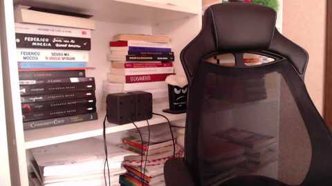 sweet_lil_thing free recording from 2025-06-06 15:00:00