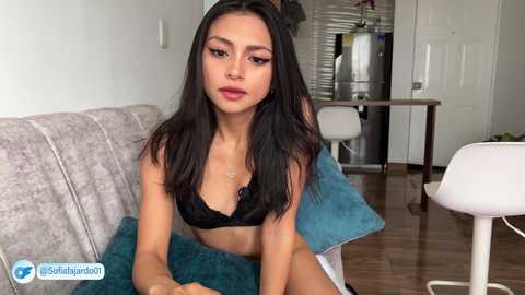 sweet_littleee free recording from 2025-06-27 22:11:00