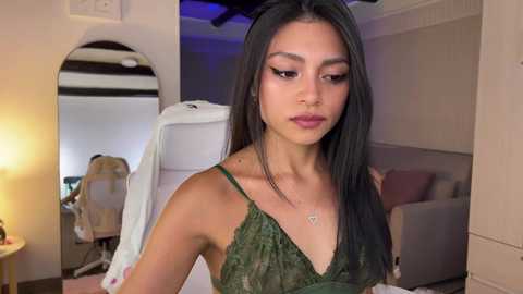 sweet_littleee free recording from 2025-07-16 19:05:00