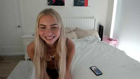 ariah_is_blonde free recording from 2025-08-11 00:04:00