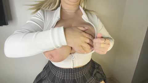 neonjade free recording from 2025-08-14 04:00:00