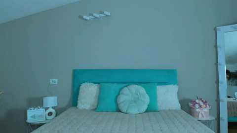 lit1le_mia free recording from 2025-08-17 03:59:00