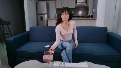 little_effy18_ free recording from 2025-08-27 03:54:00