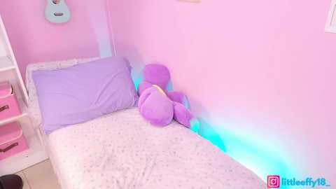 little_effy18_ free recording from 2025-08-31 00:17:00