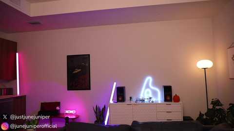 junejuniper free recording from 2025-09-07 02:44:00