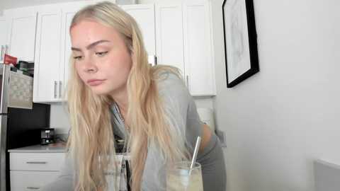 ariah_is_blonde free recording from 2025-09-11 19:36:00