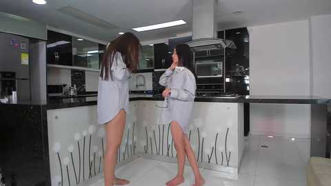 loving_ladies free recording from 2025-09-28 21:19:00