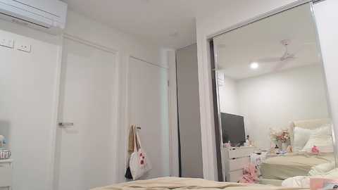 avabrooks free recording from 2025-10-13 01:13:00