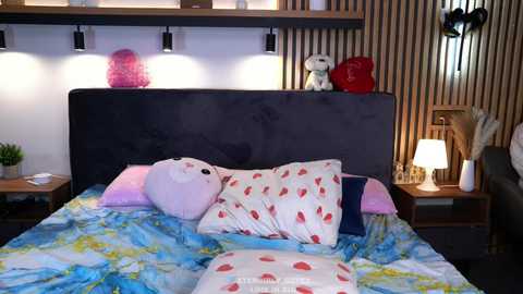 excellent_ella free recording from 2025-10-16 16:25:00