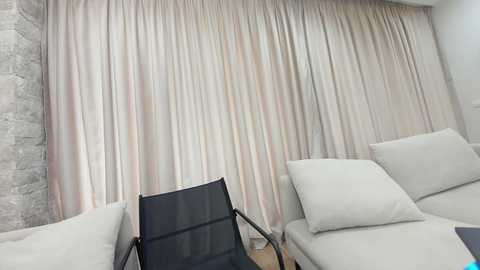 ehotlovea free recording from 2025-10-22 06:40:00