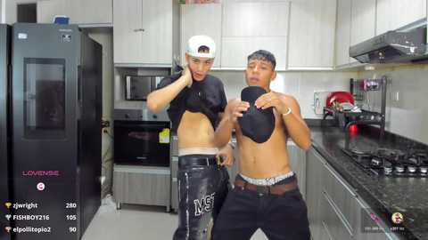 voyeurism_guys free recording from 2025-10-23 03:51:00