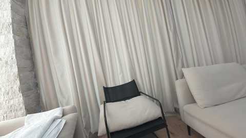 ehotlovea free recording from 2025-10-25 08:39:00