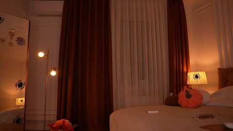 roxy_blue_eyed_ free recording from 2025-10-28 15:04:00