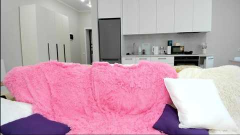 mila_killa free recording from 2025-10-29 06:52:00