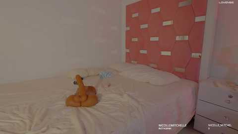 nicolle_mitchelle free recording from 2025-10-29 18:18:00