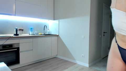 emma_flin free recording from 2025-11-13 07:16:00