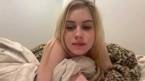 lunarose17 free recording from 2025-12-08 00:13:00
