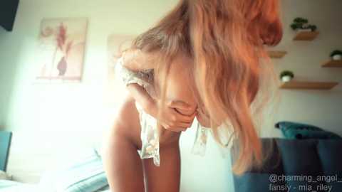 charming_angel_ free recording from 2025-11-17 07:23:00