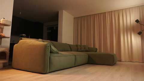 _meganmeow_ free recording from 2025-12-07 00:25:00