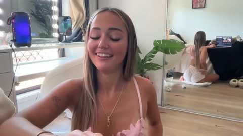 luvlivvyy free recording from 2025-12-16 00:06:00