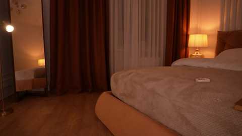 roxy_blue_eyed_ free recording from 2025-12-13 16:02:00