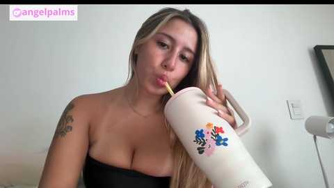 kikibae2 free recording from 2025-12-18 20:53:00