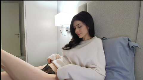 milla_bella free recording from 2025-12-19 00:14:00