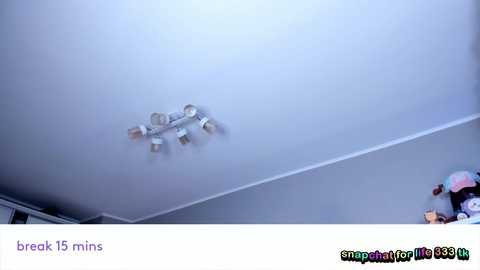 vivian_qwerty free recording from 2025-12-20 06:33:00