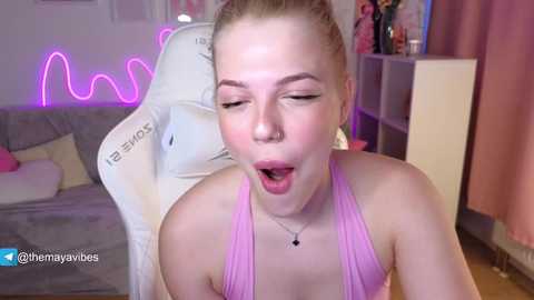 maya_blonde18 free recording from 