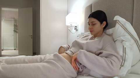 milla_bella free recording from 2026-02-01 00:11:00